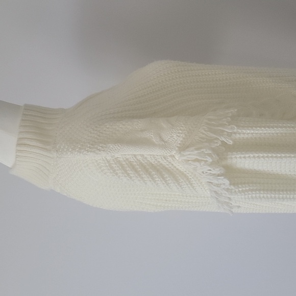 American Rag Fringe Sleeve Knit Tunic Ivory Sweater With Cut Out Back Size Small - Picture 5 of 14